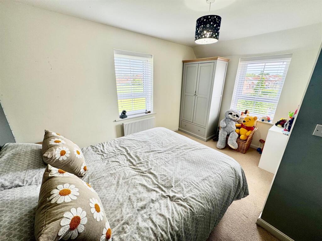 bedroom a.jpg