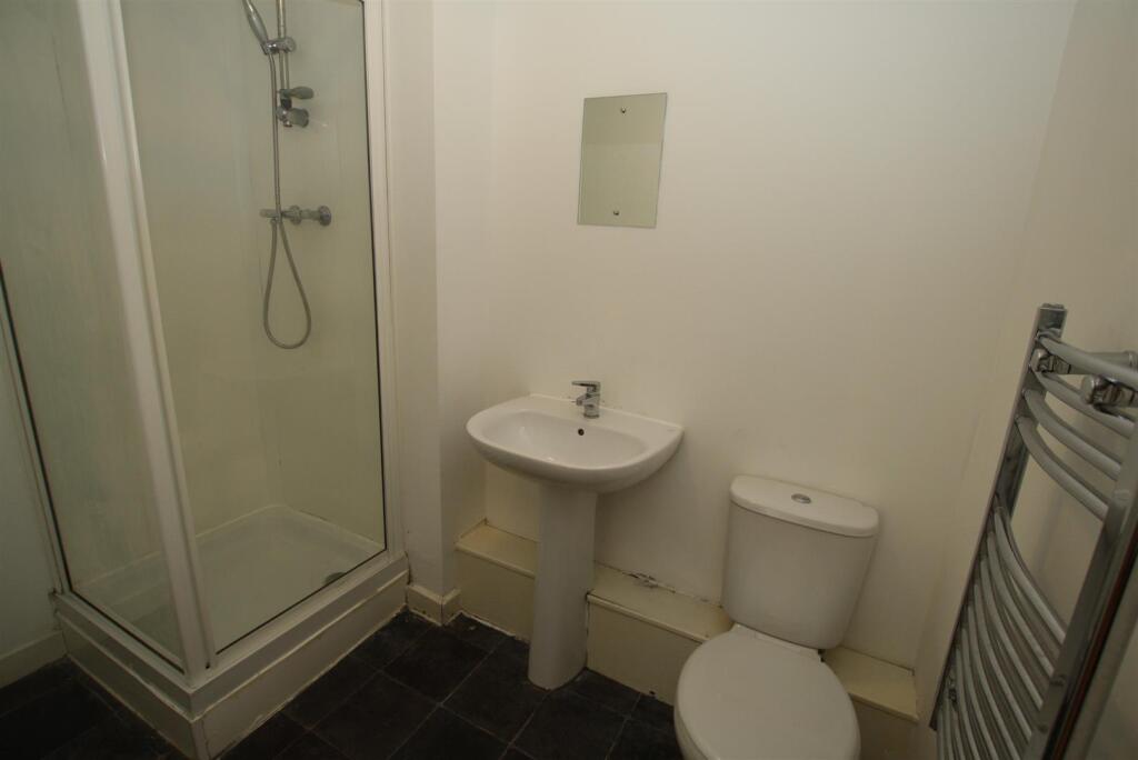 ensuite.JPG