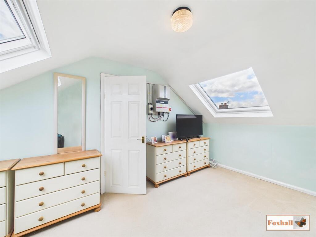 Walk-in Closet / Further Office