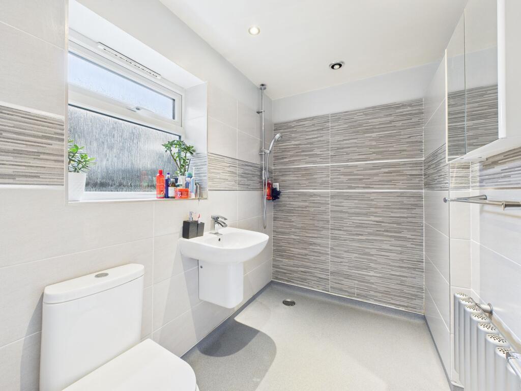 En-Suite to Bedroom Three