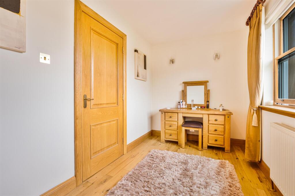 18- Dressing Room.jpg