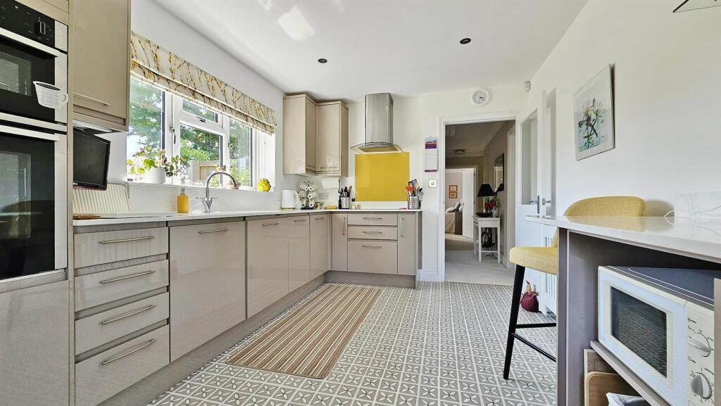 Kitchen/Breakfast Room