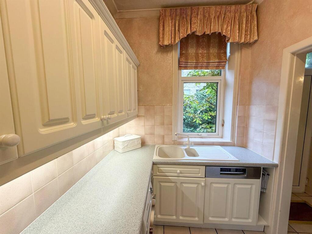 4 bed mid-terrace property, Silsden 8