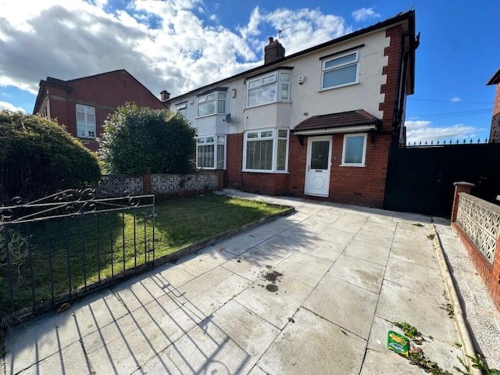 FRONT GARDEN/DRIV...