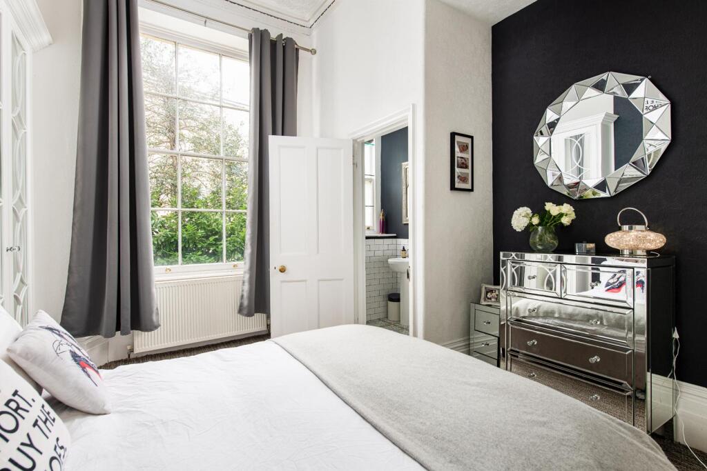 Bedroom1_2.jpg