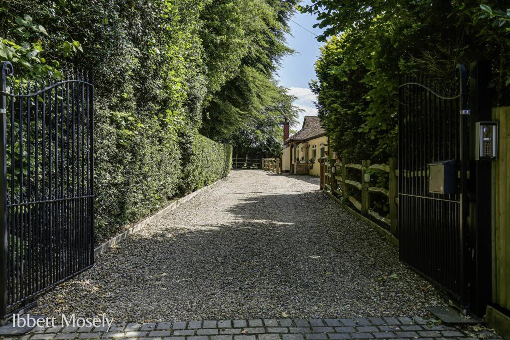 3 Drive entrance.jpg