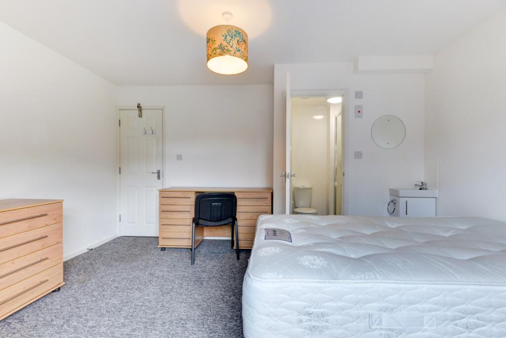 2 Bristol Gardens Bedroom 2 (1)