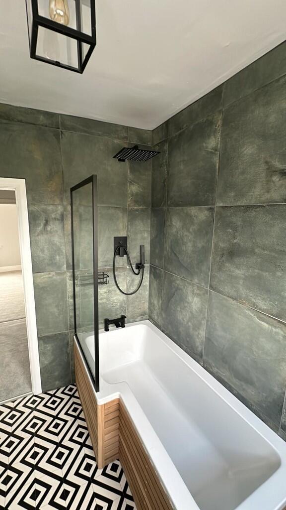 61 MELROSE BATHRO...