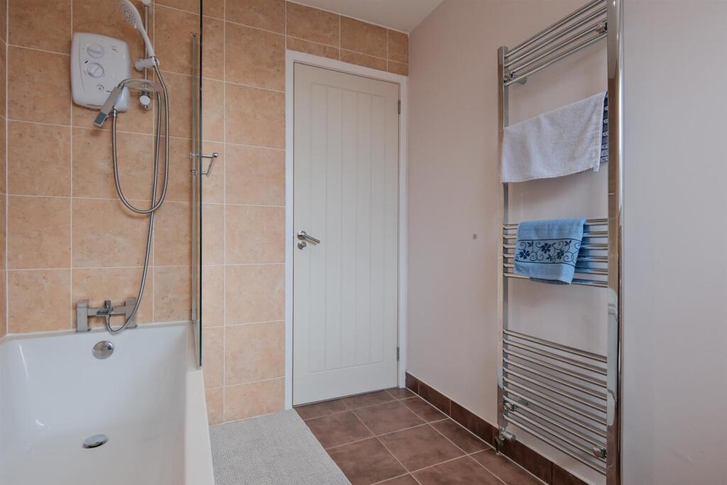 043-22 General Roy Way Carluke, ML8 4LP.jpg
