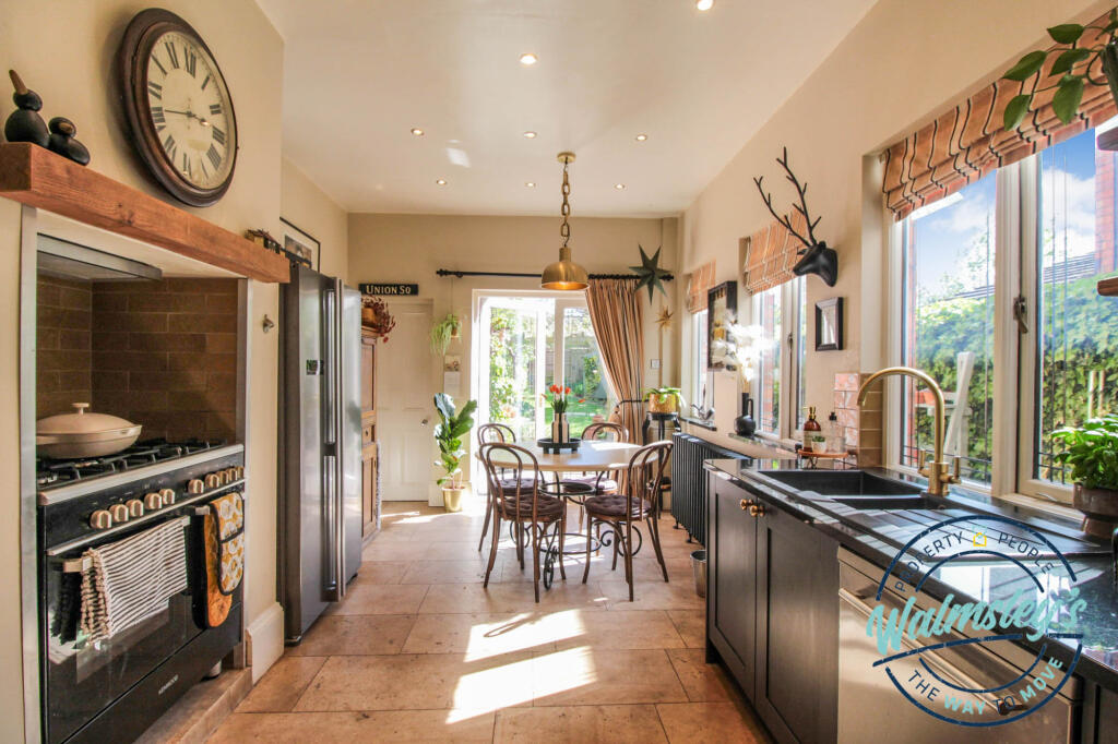 Kitchen dining room