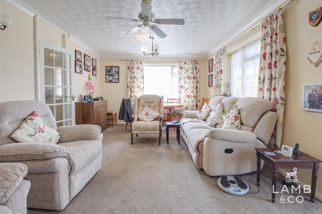 LOUNGE/DINING ROOM