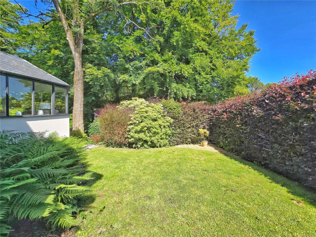 Private Lawn Gardens