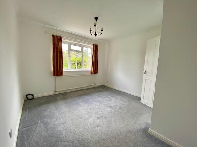 30 Kevins Grove bedroom1.jpg