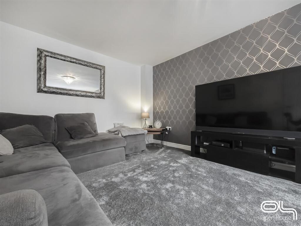 Henley Grove, Church Gresley (13).jpg