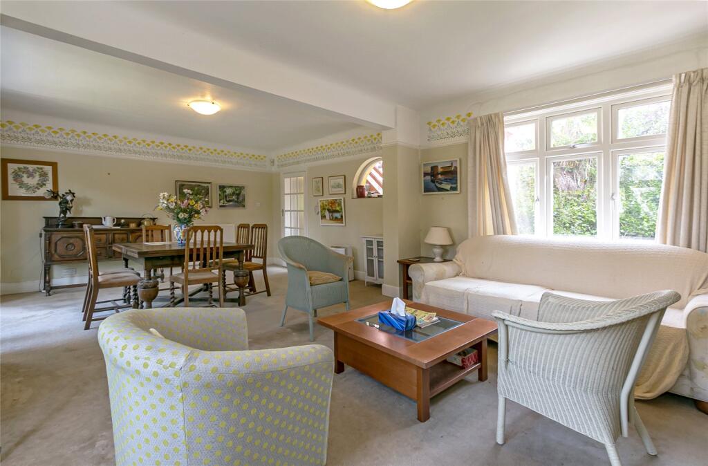 Lounge Dining