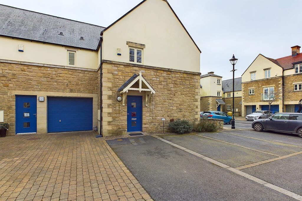 CAM04201G0-PR0050-STILL017