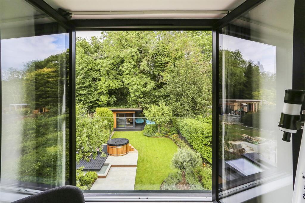 1249733894 - 43 Green Curve, SM7 - 33.jpg