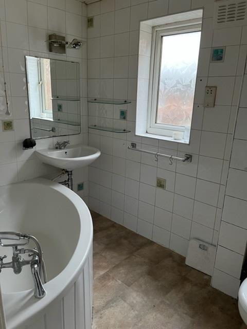 Bathroom2.jpg