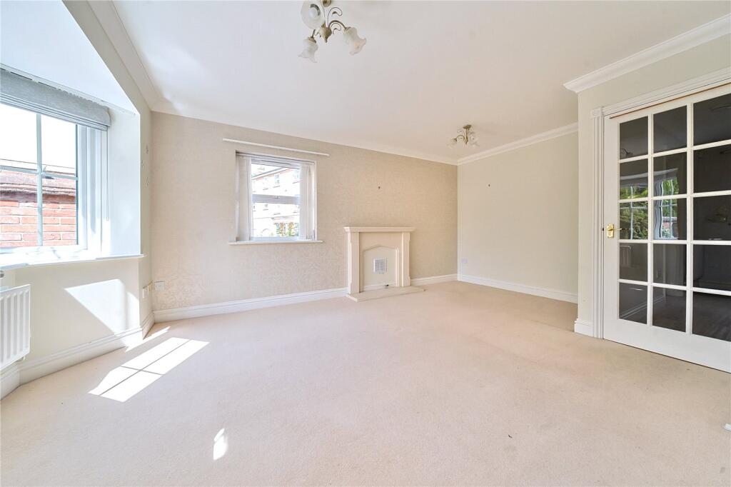 Sitting/Dining Room