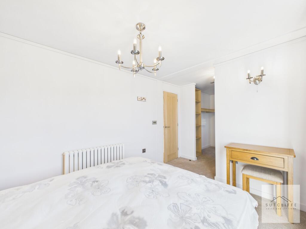 Primary Bedroom &amp; Walk In Wardrobe