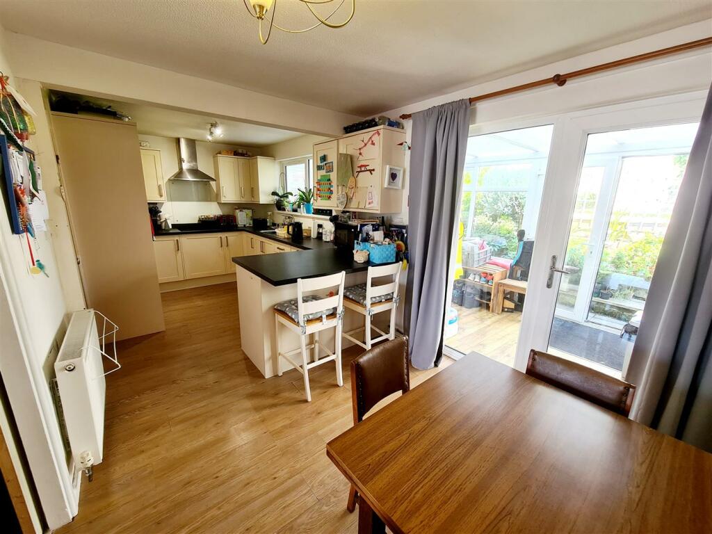 Kitchen / Dining Room