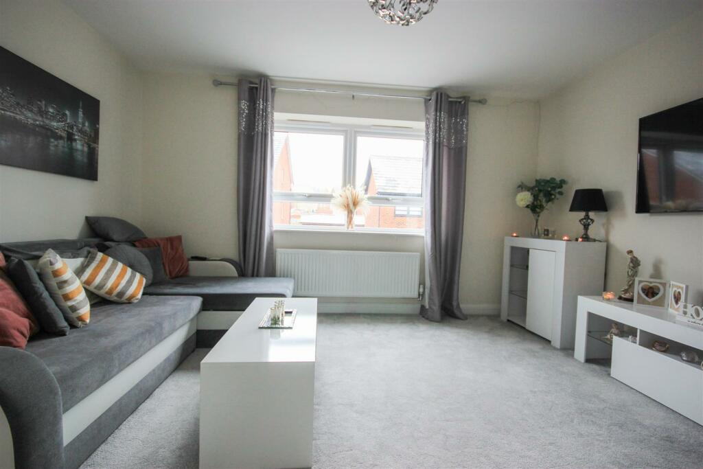 lounge 1..jpg