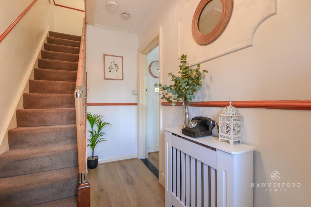 Springfield Road, Sittingbourne - Entrance hall