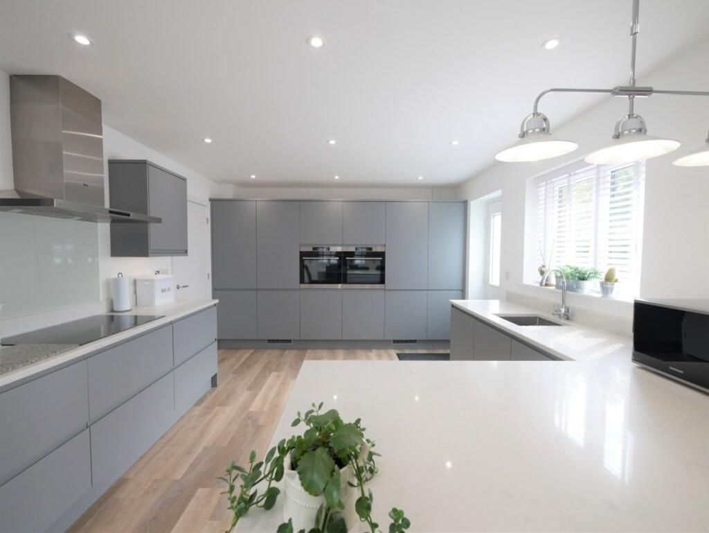 KITCHEN DINER5