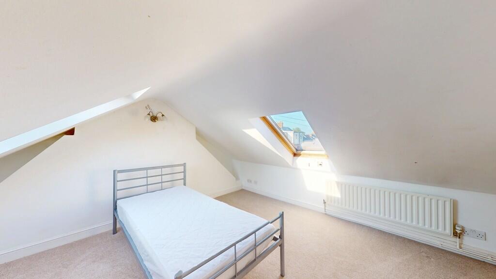 Bedroom 1 - Angle...