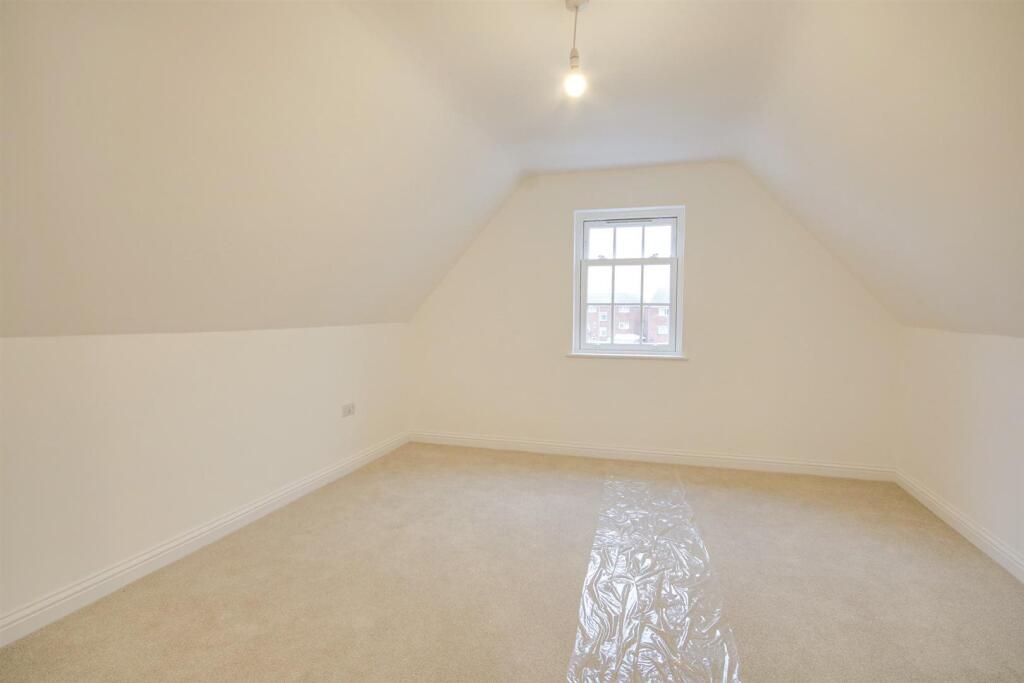 _dLwzUCvxEKKxr1vv4IO