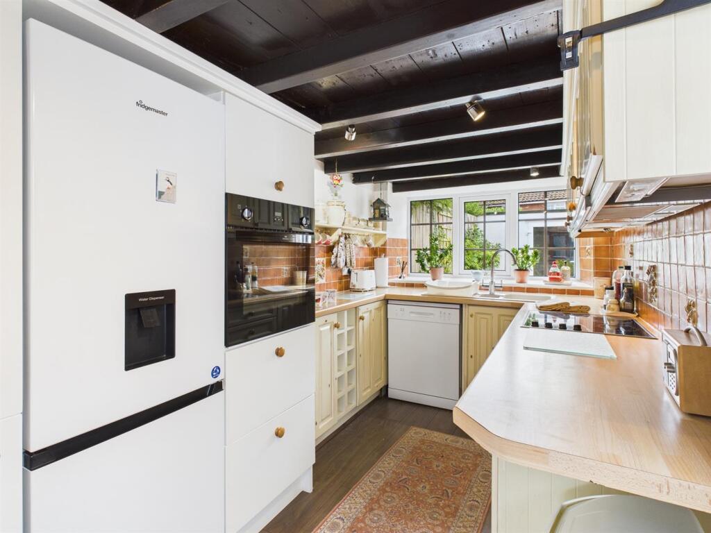 Kitchen: