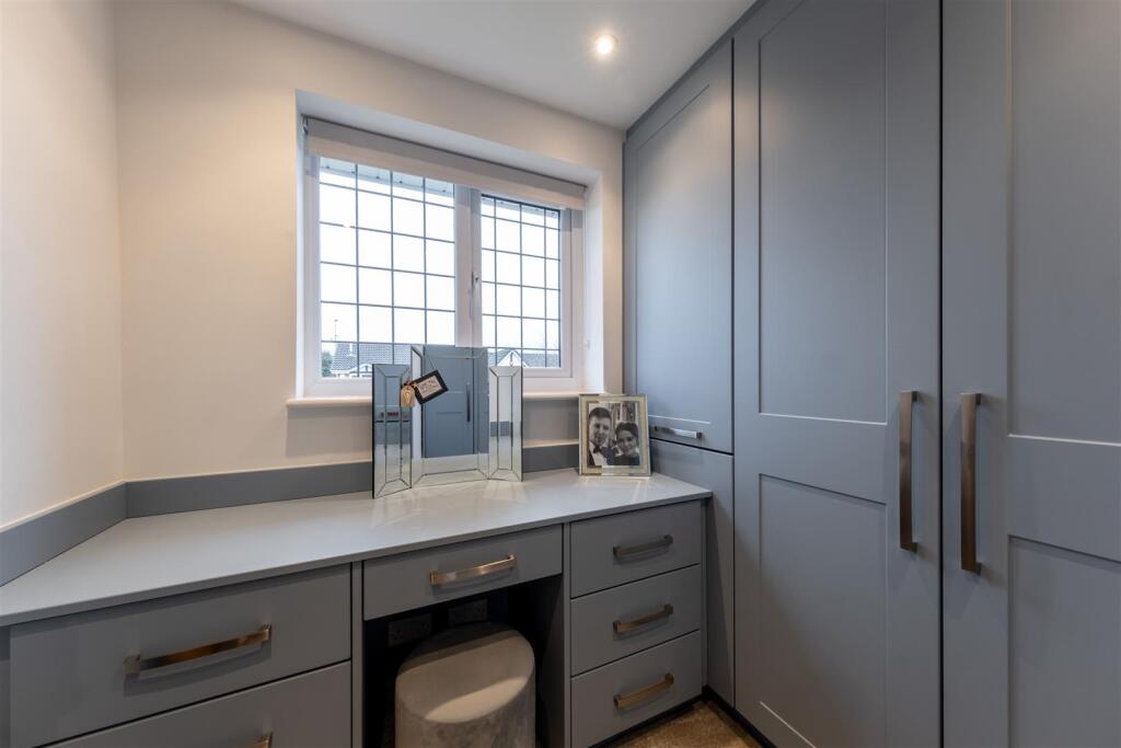 17 Elizabethan Way-034.jpg