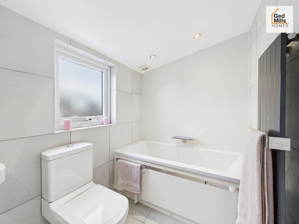 CAM04261G0-PR0076...