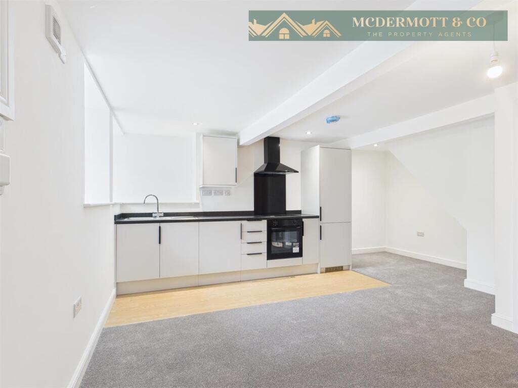 APARTMENT 51