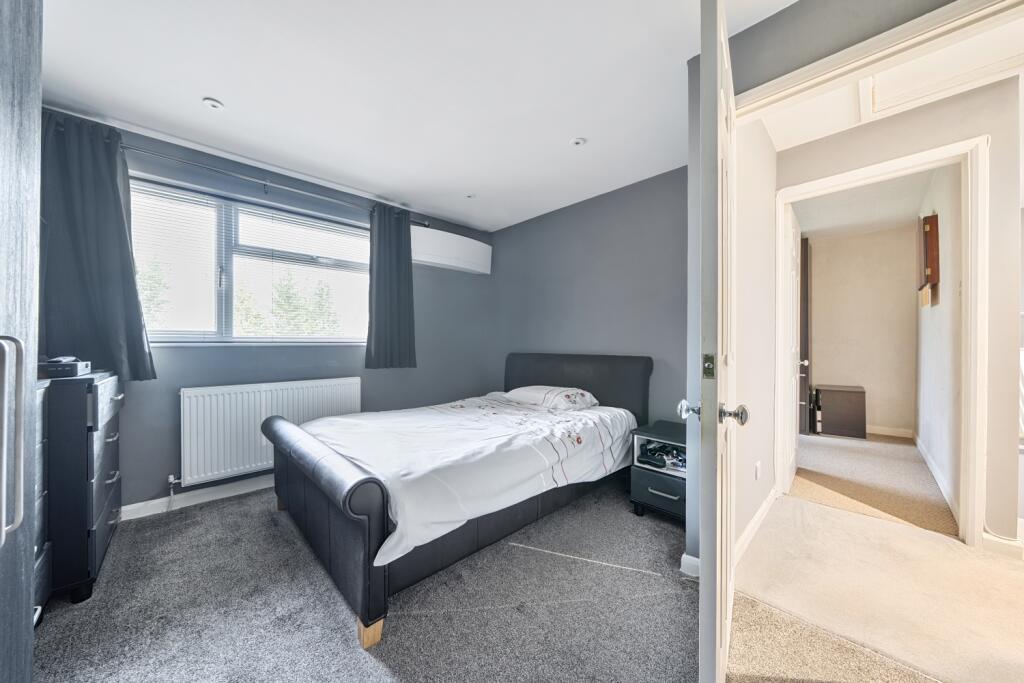 Queens Road, Carterton, Oxfordshire, OX18