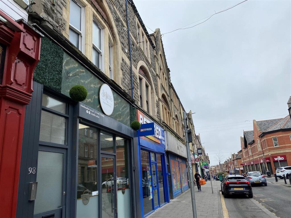 98 Holton Road - Front.jpg