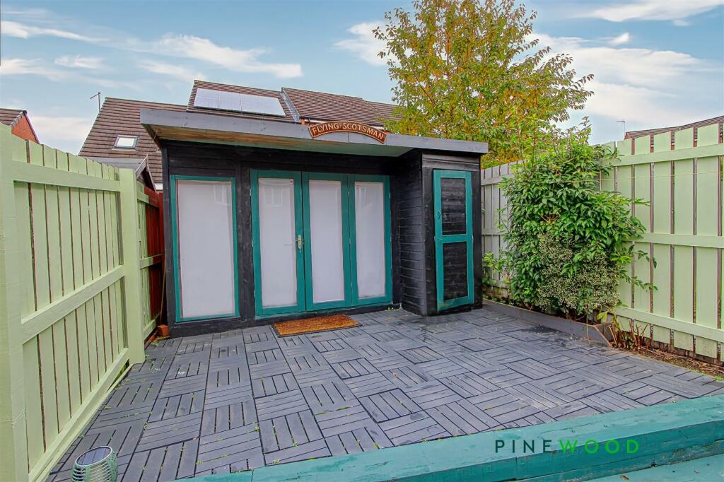 SUMMER HOUSE/GARDEN ROOM
