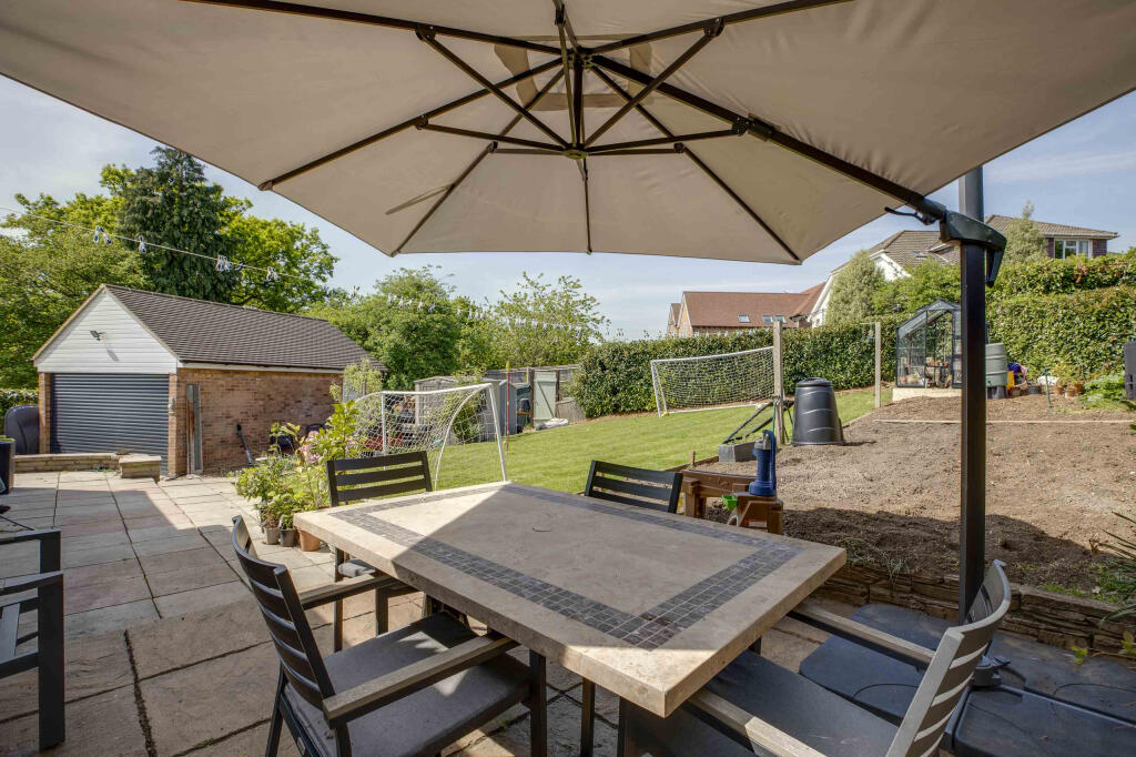 9 Barnhill Close, SL7 3HA (LOW RES)-10