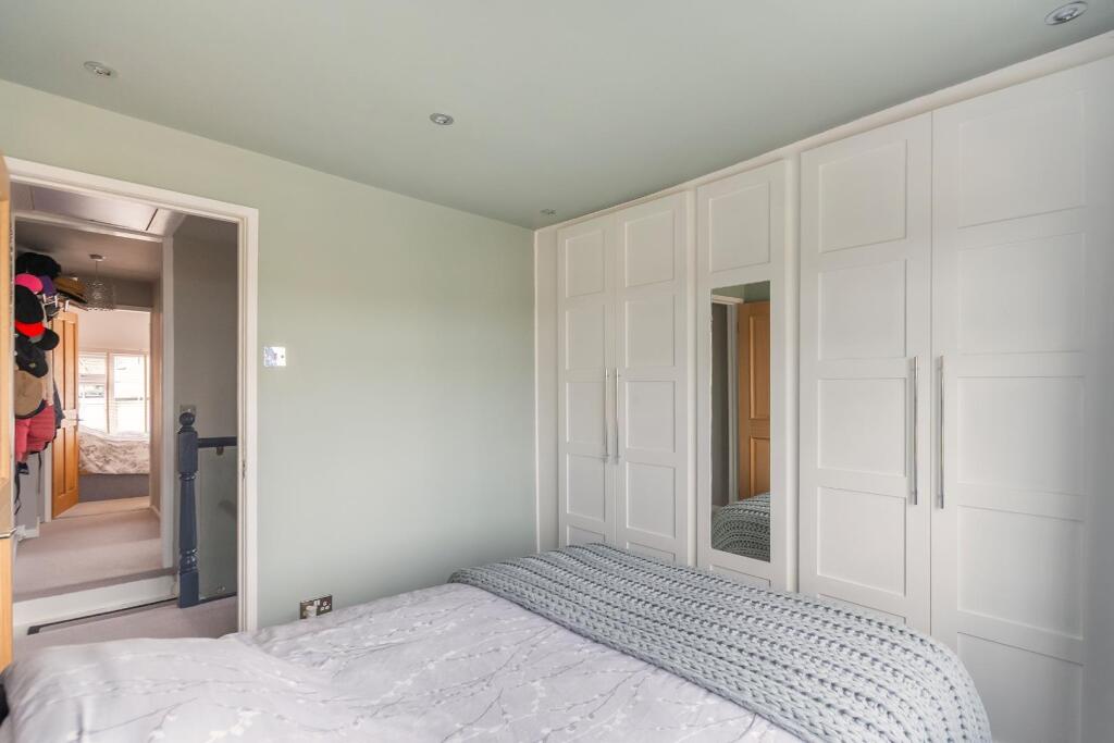 4R8DHE - Bedroom A.jpg