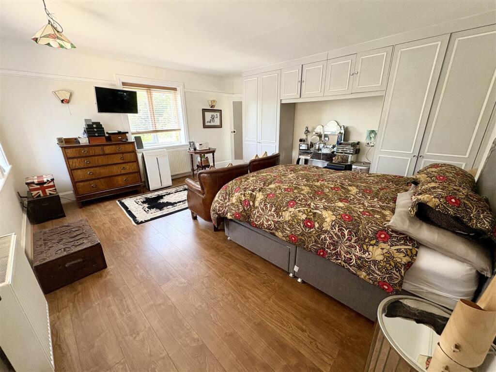 bed1.jpg