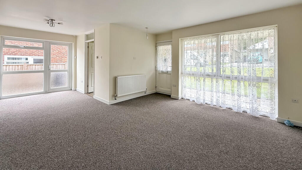 Lounge/dining roo...