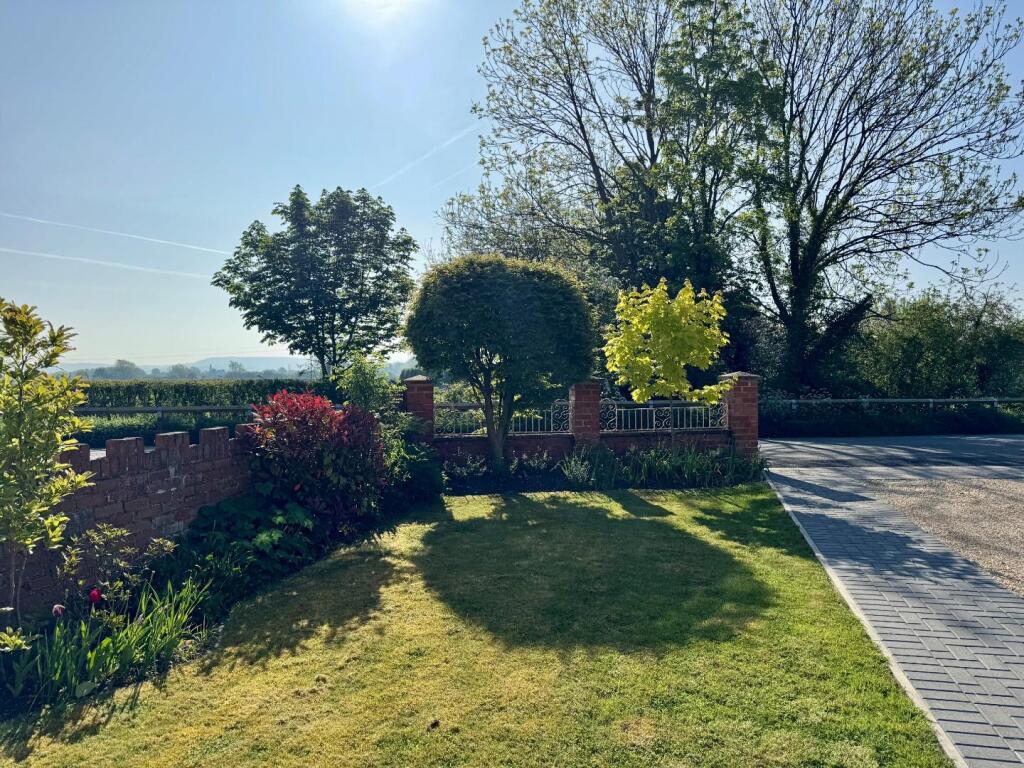 Front garden to use.jpg