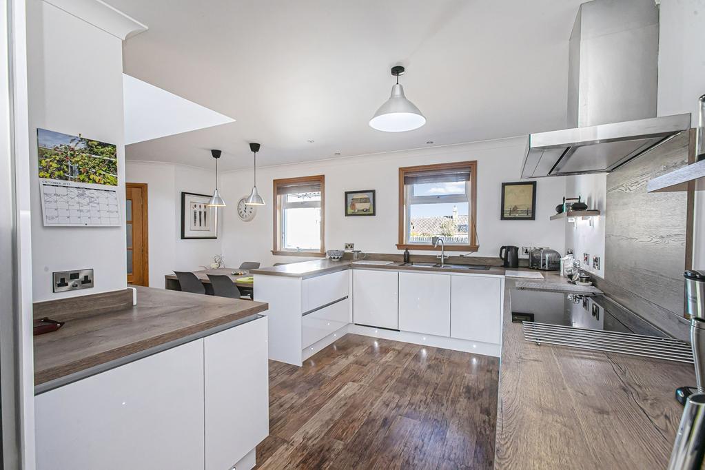 KITCHEN TO DINING 