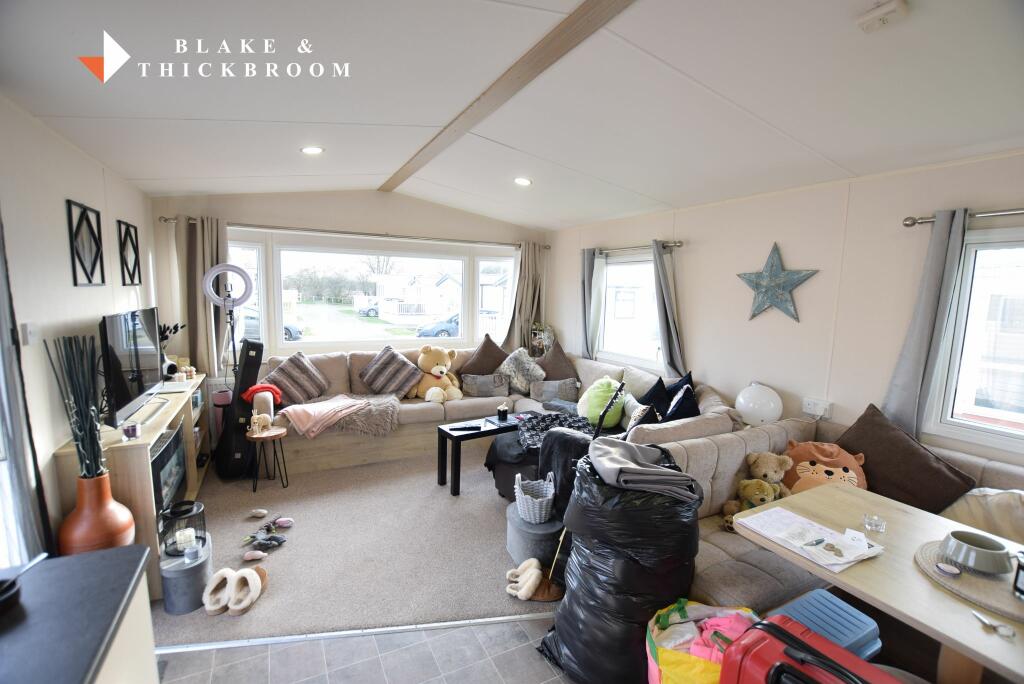 LIVING ROOM / KITCHEN / DINER