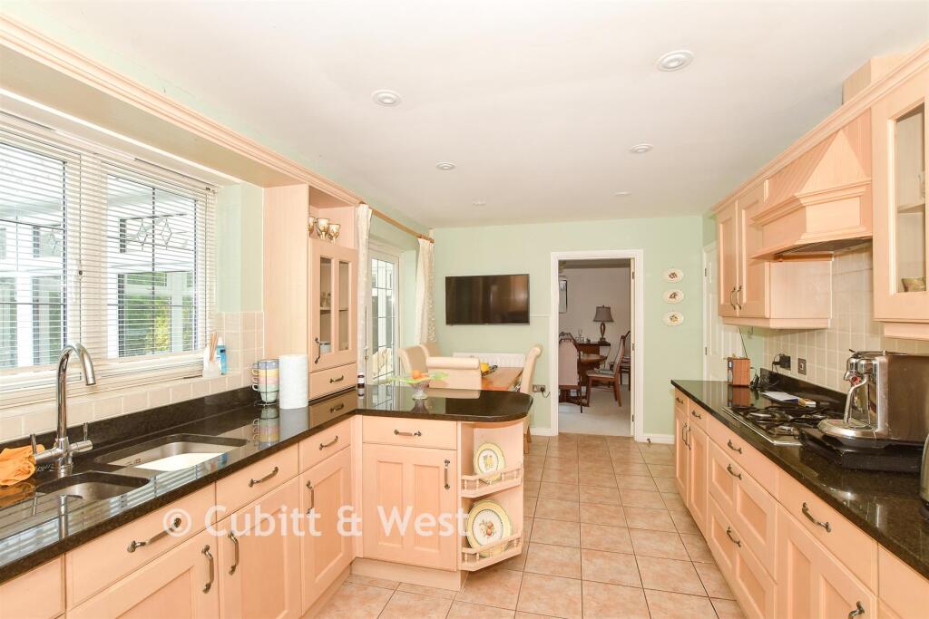 Kitchen/Breakfast Room