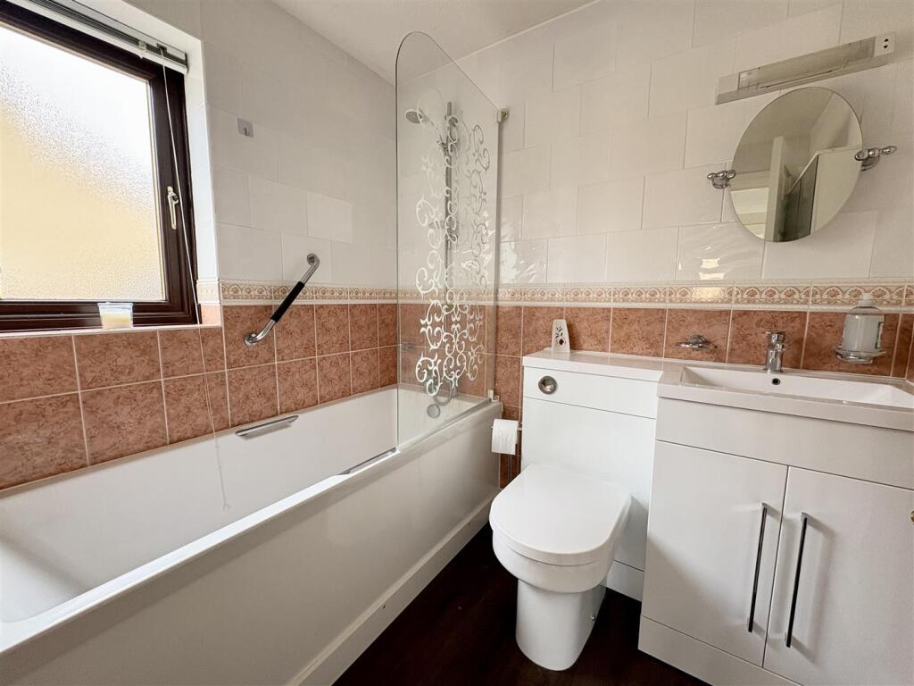 9. bathroom.jpg