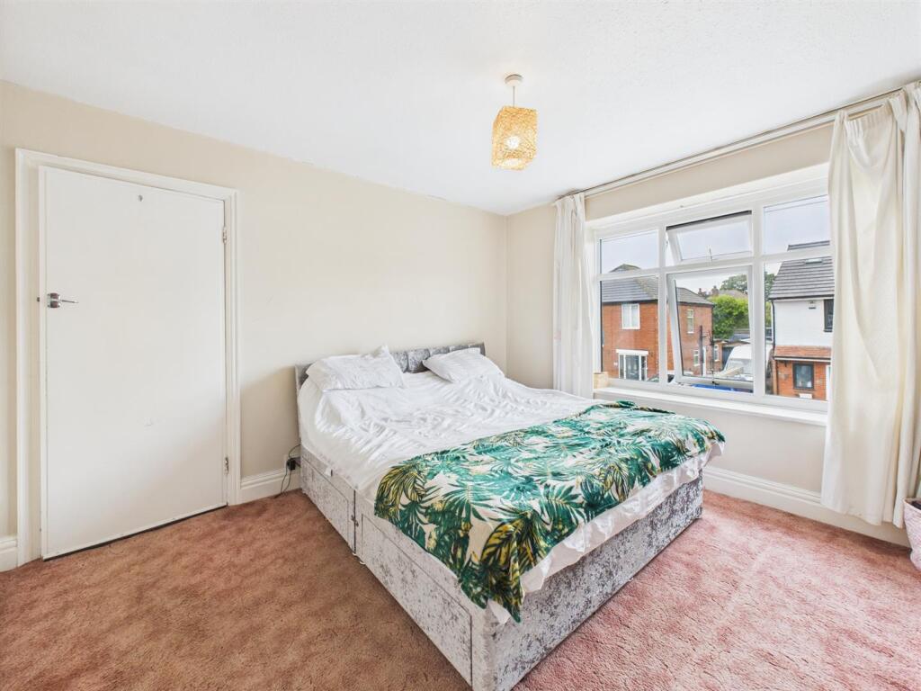 Bedroom: