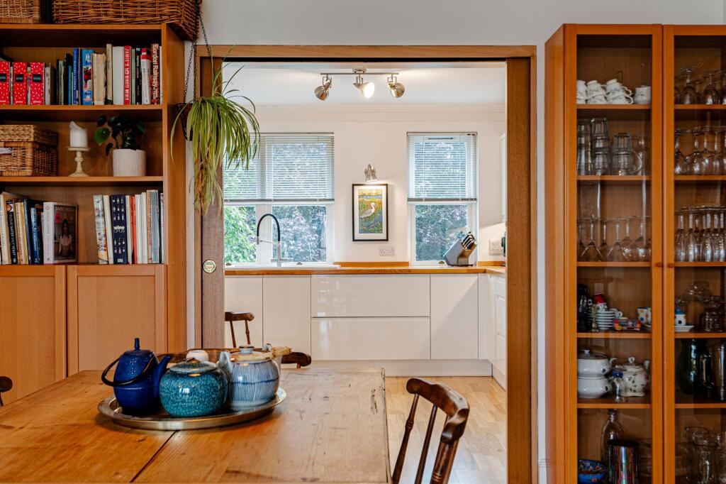 Living Room/Dining Room (3)