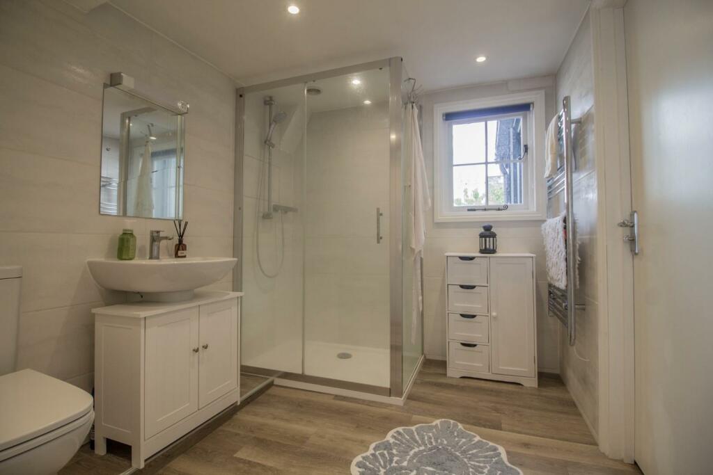 21a Churchgate Street [En-suite Shower Room] WHATL