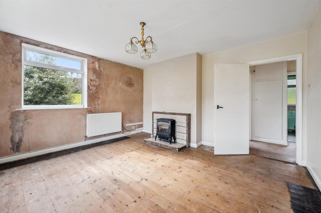 Sitting Room - fireplace.jpg